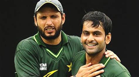 Shahid Afridi spills the beans on Hafeez’s retirement