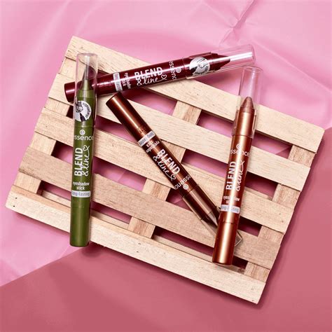 Μπορείτε να αγοράσετε essence προϊόντα blend line eyeshadow stick