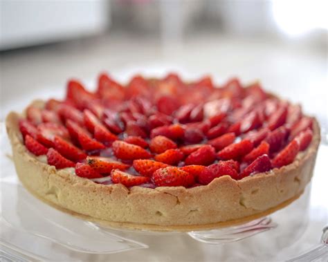 Tarte aux fraises à la crème d amandes Framboise Capucine