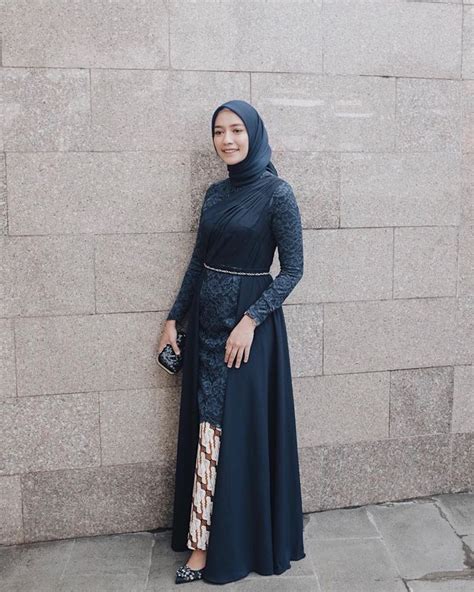 3 Paduan Kebaya Hijab Modern Navy Dan Kain Batik Klasik Untuk Tampilan