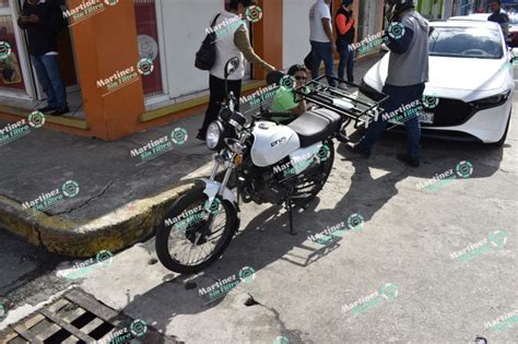 Motociclista se impacta contra automóvil Martínez Sin Filtro