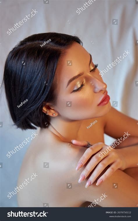 Portrait Nude Beauty Woman Short Hair Stock Photo 2079750112 Shutterstock
