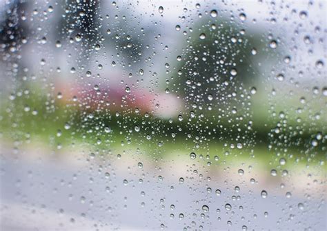 Gotas De Gua De Chuva E Texto Na Janela Resumo Desfocagem O Fundo