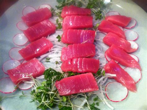 Tuna sashimi - SushiQueen