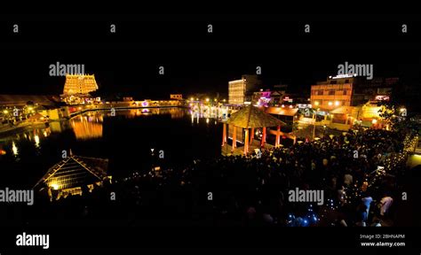 Sree Padmanabhaswamy Tempel Lakshadeepam Fotos Und Bildmaterial In