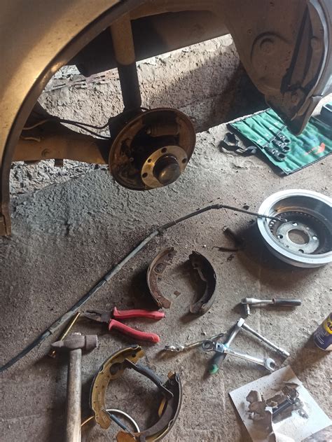 Замена задних колодок/барабанов/тросов ручника — Lada Приора хэтчбек, 1 ...