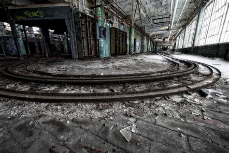 42 Staggering Photos Of Abandoned Detroit Today