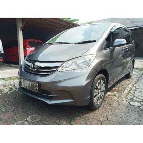 Mobil MPV Honda Freed PSD 2013 Bekas Full Original Siap Pakai Nominus