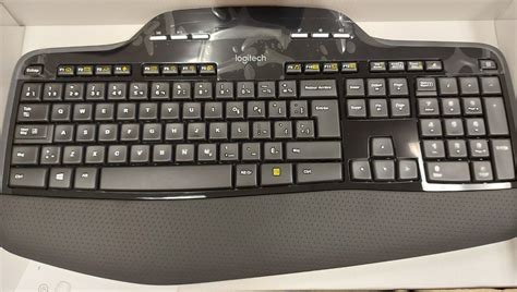 Logitech MK735 Wireless Keyboard Mouse Combo CANADIAN FRENCH CLAVIER