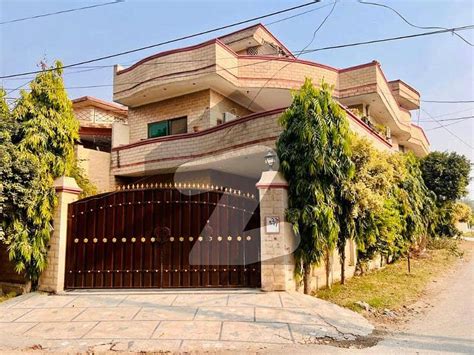 Kanal Corner House Facing Park Triple Story House For Sale In Johar