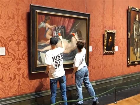 Dos Ecologistas Detenidos Tras Romper El Cristal De Una Pintura De Velázquez En Londres Infobae