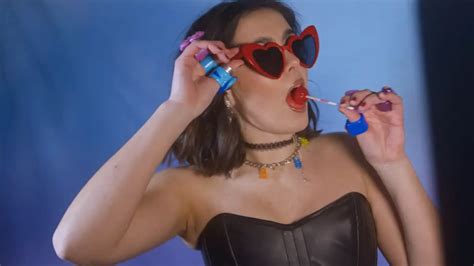 Chiara Oliver Estrena El Videoclip De Mala Costumbre Su Primer