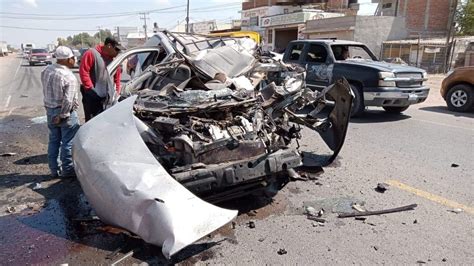 Muere conductor al chocar contra un camión en la carretera La Piedad