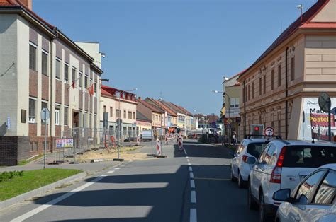 Z Meck Ulice V Ku Imi Se Bude T Den Rekonstruovat Doprava Svedena Do