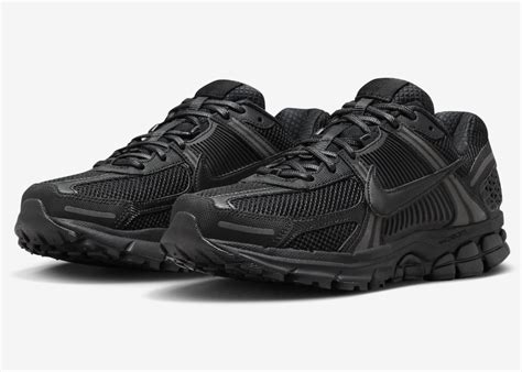 Nike Zoom Vomero 5 «Triple Black» - Дата релиза, фото, где купить
