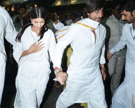 Shah Rukh Khan Visits Sri Venkateswara Swamy Temple In Tirupati Ahead