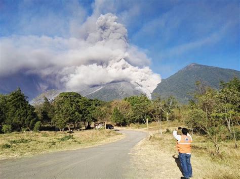 Eruption Fuego Volcano In Guatemala Ashfall Evacuations Dark Ash