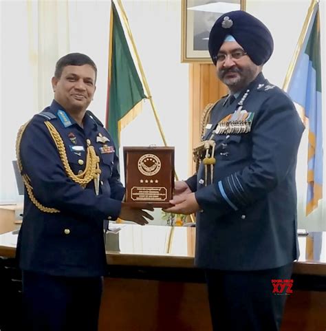 Dhaka Iaf Chief Air Chief Marshal B S Dhanoa Meets Air Chief Marshal Masihuzzaman Serniabat