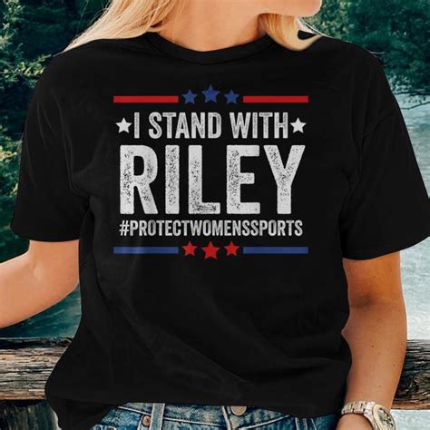 I Stand With Riley Gaines Protectwomenssports Women T Shirt Mazezy