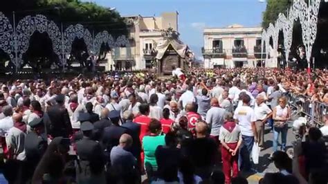 Reggio Calabria Processione Madonna Della Consolazione 2014 Volata In Piazza Duomo Youtube