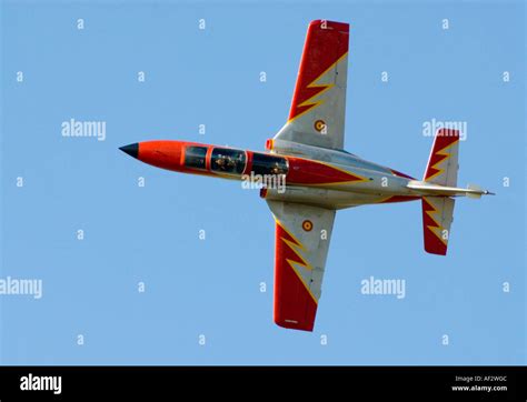 La patrulla águila del Ejército del Aire Español El C101 es el avión de