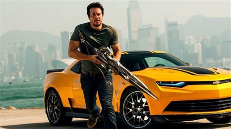 Actor Mark Wahlberg Opens Chevy Dealership In Columbus Ohio Autoblog