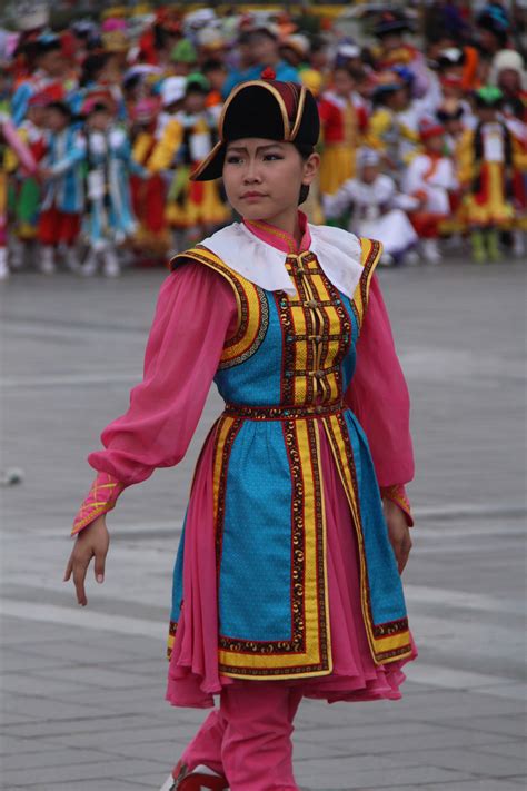 traditional mongolian outfit 3