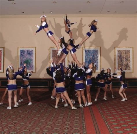 Love This Pyramid Cheer Photography Cheer Stunts Cheerleading Pyramids