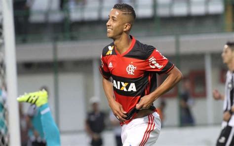 Vídeo Ingrato Ex lateral do Flamengo provoca o clube