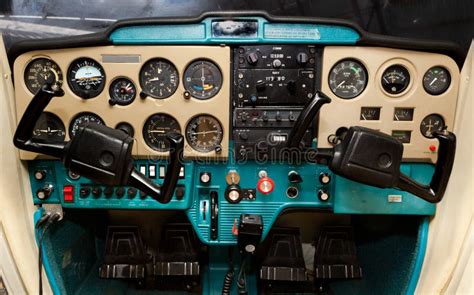 Cessna cockpit stock image. Image of dial, altimeter - 27470603