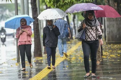 Waspadai Hujan Disertai Petir Di Tiga Wilayah DKI Pada Jumat Siang