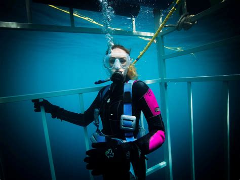 Frogwoman Org Page Of Female Scuba Divers In Action