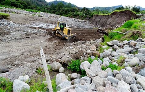 MOP realiza trabajos de dragado y canalización en el río Chiriquí Viejo