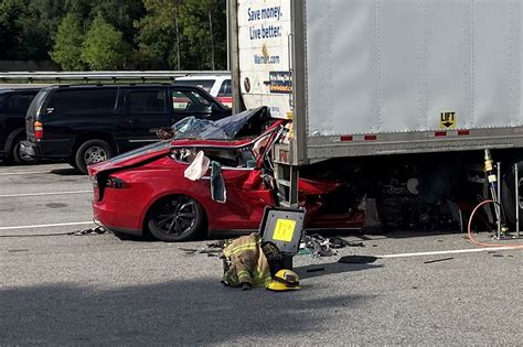 Us Safety Watchdog Probes Fatal Tesla Crash In Florida