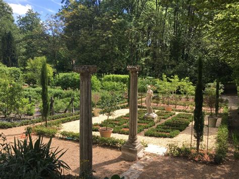 La visite du jardinier au Château Gaillard Association des Châteaux