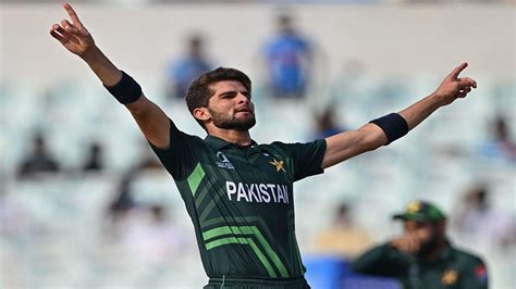 Pakistans Fast Bowler Shaheen Afridi Has Become The Fastest Pacer To