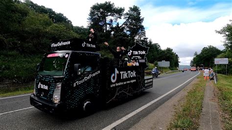 Caravana del Tour de Francia 2023 a su paso por Legutio Álava el 2 7