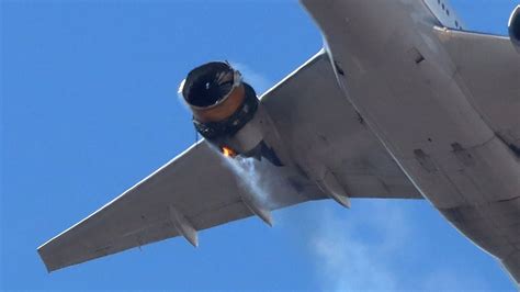 Two passengers sue United Airlines after Boeing 777 engine catches fire ...