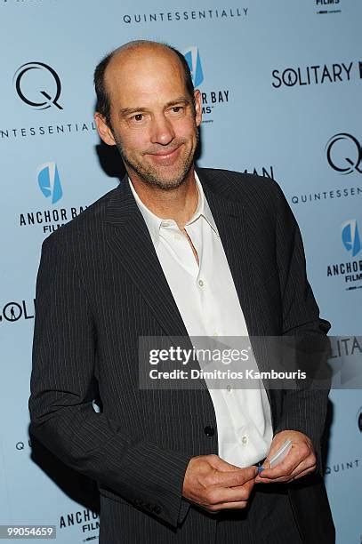 anthony edwards actor   premium high res pictures getty images