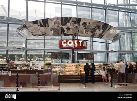 Costa Coffee cafe, Terminal 5, Heathrow, London, England Stock Photo ...