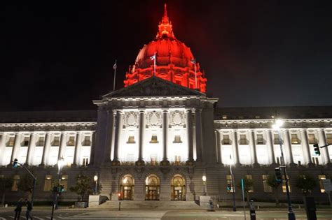 Sindo Hi Lite Spektakuler Lampu Led Merah Putih Hiasi Balai Kota San