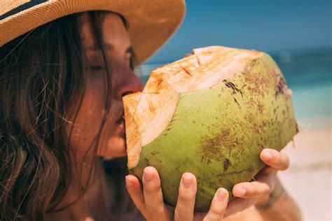 Air Kelapa Minuman Segar Untuk Menjaga Kesehatan Ginjal