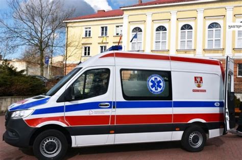 Nowy Ambulans Trafi Do Szpitala W Czeladzi Pojazd Dofinansowa Powiat