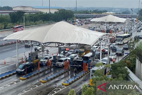 Kendaraan Menuju Jakarta Melalui Gt Cikampek Utama Antara News