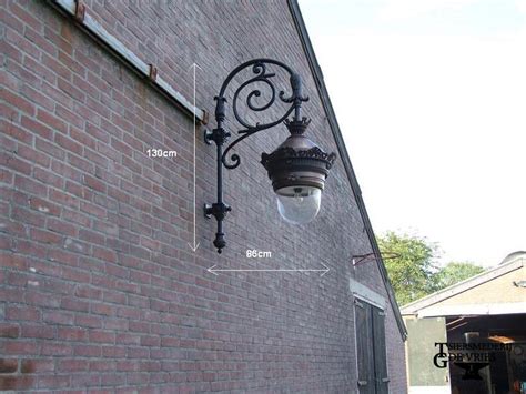 Buitenlamp Met Gietijzeren Draagarm