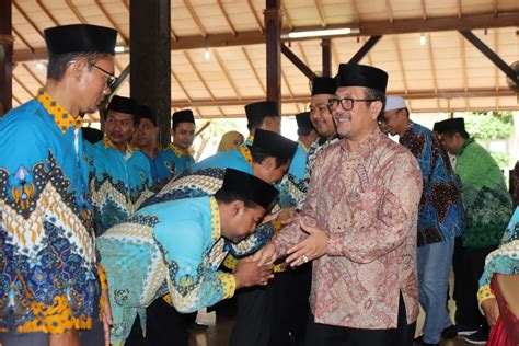 Bupati Cirebon Ingin Guru Mi Jadi Perekat Bangsa Dan Pelopor Kemajuan