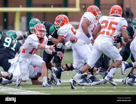 Nov Th Utep Miners Quarterback Mack Leftwich Pitches The