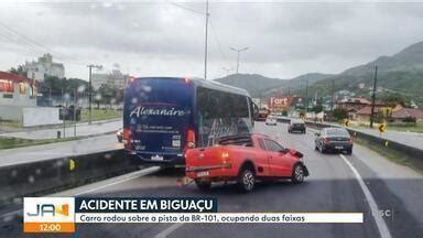 Jornal do Almoço SC Veículo parado na pista provoca filas em