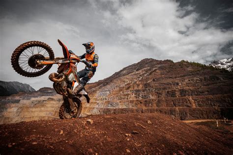 Lift The Covers The 2022 Ktm 300 Exc Tpi Erzbergrodeo Is The Most