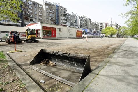 Galerija Slika Tone Blata Prekrile Su Ulicu U Novom Zagrebu Pukla Je